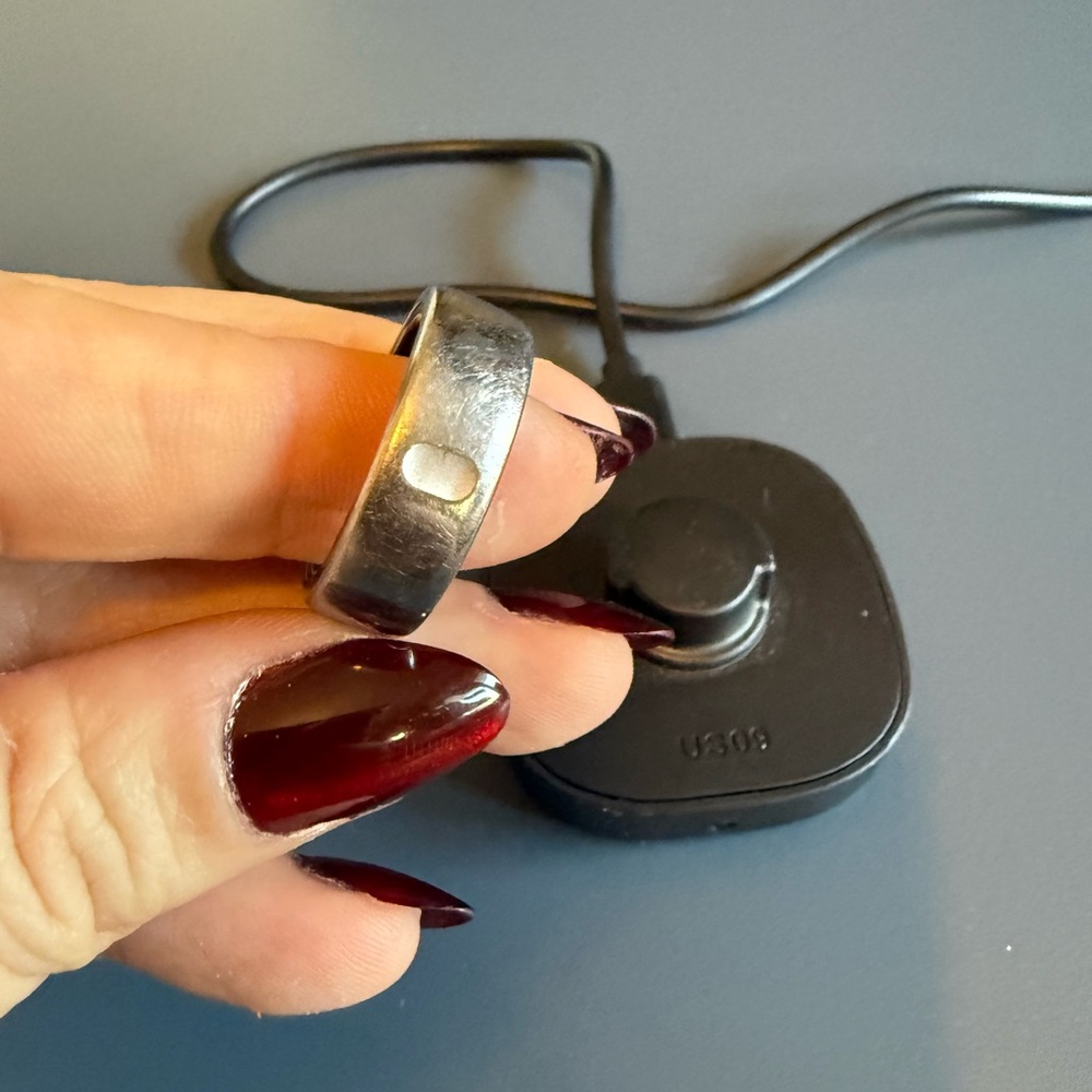 Oura Ring Gen 3, size 09, Black USB Charging Dock - Picture 3 of 5